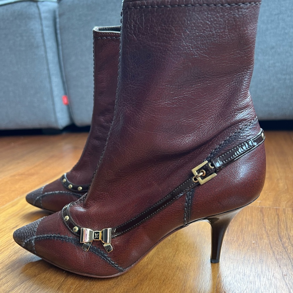 Louis Vuitton Leather heel boots with bow and buckle detail - Picture 6 of 7